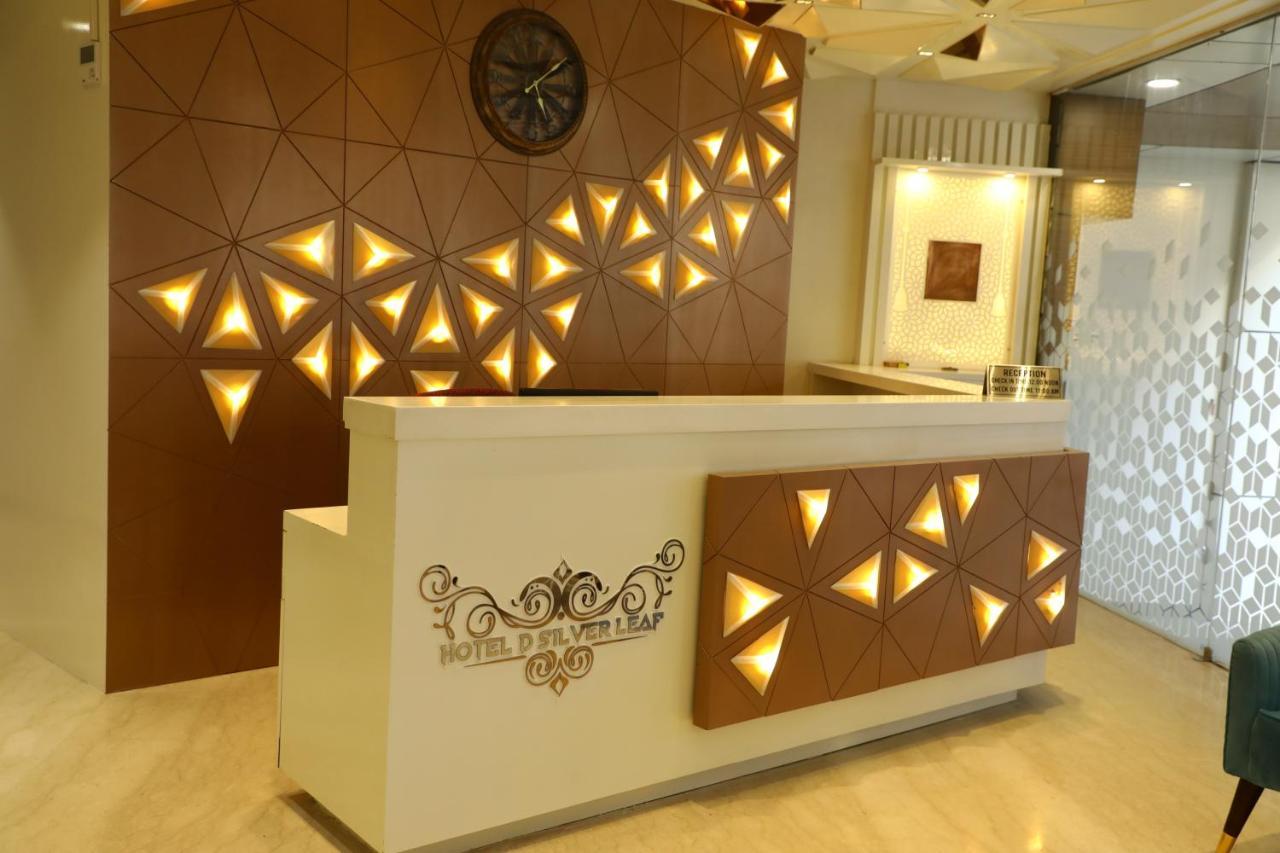 Hotel D Silverleaf Лакнау Екстериор снимка