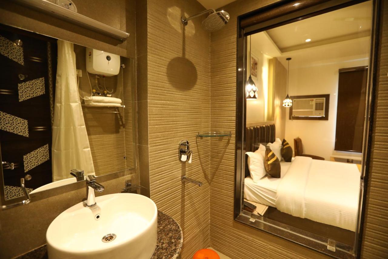 Hotel D Silverleaf Лакнау Екстериор снимка
