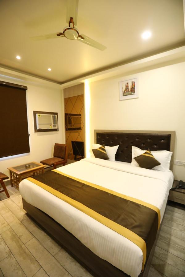 Hotel D Silverleaf Лакнау Екстериор снимка