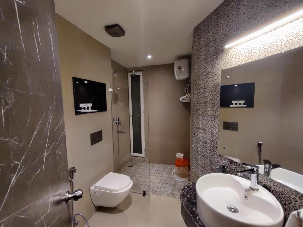 Hotel D Silverleaf Лакнау Екстериор снимка