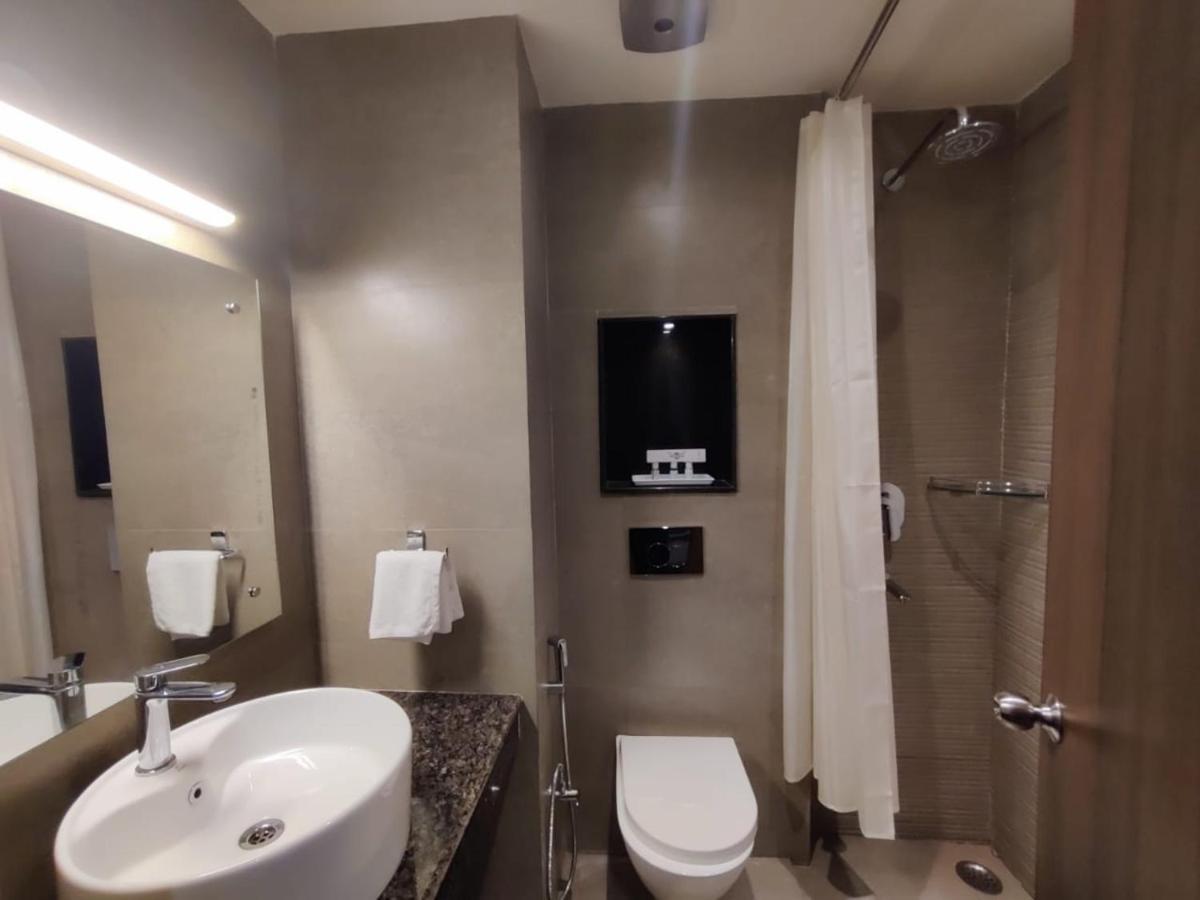 Hotel D Silverleaf Лакнау Екстериор снимка