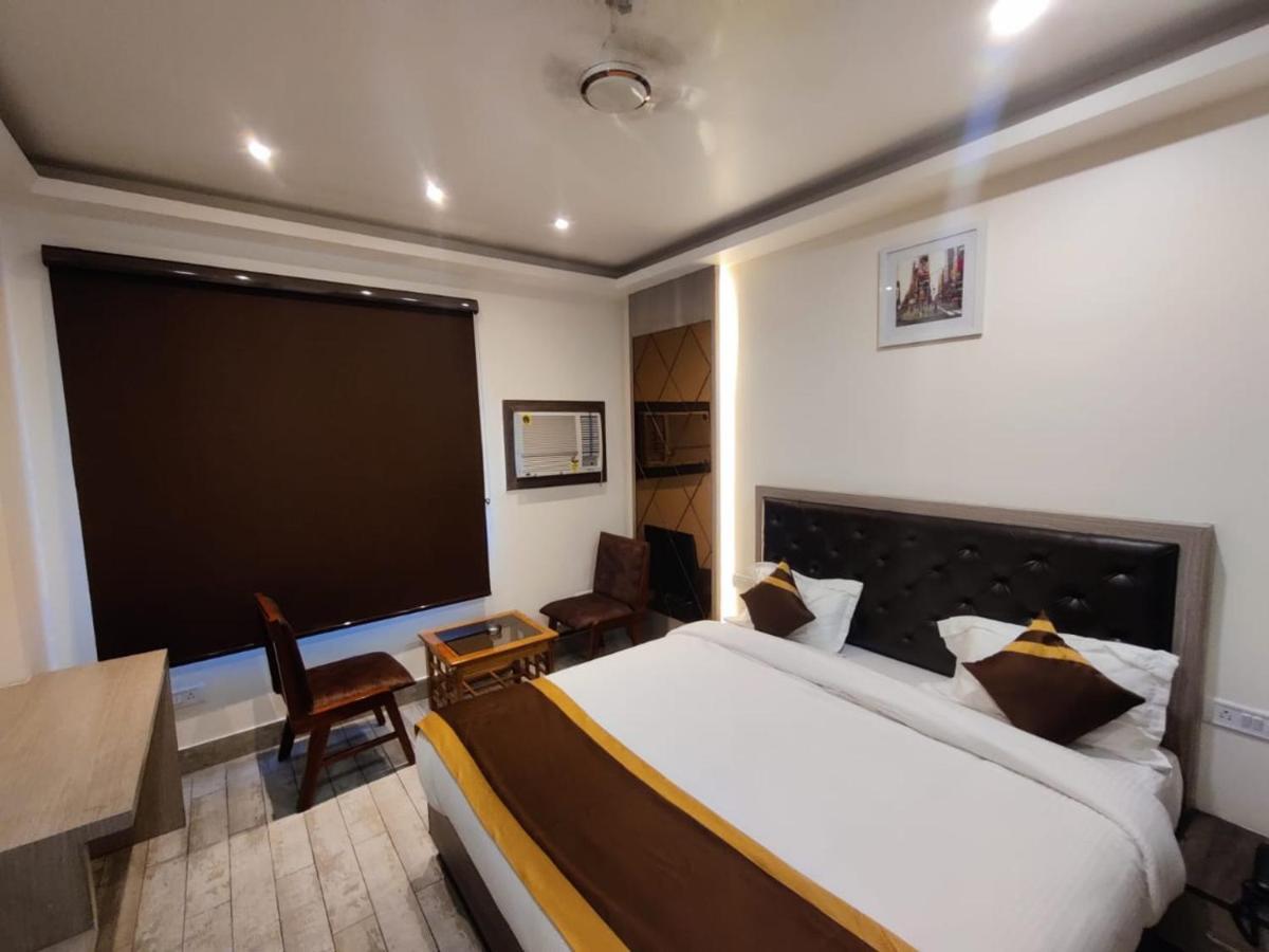 Hotel D Silverleaf Лакнау Екстериор снимка