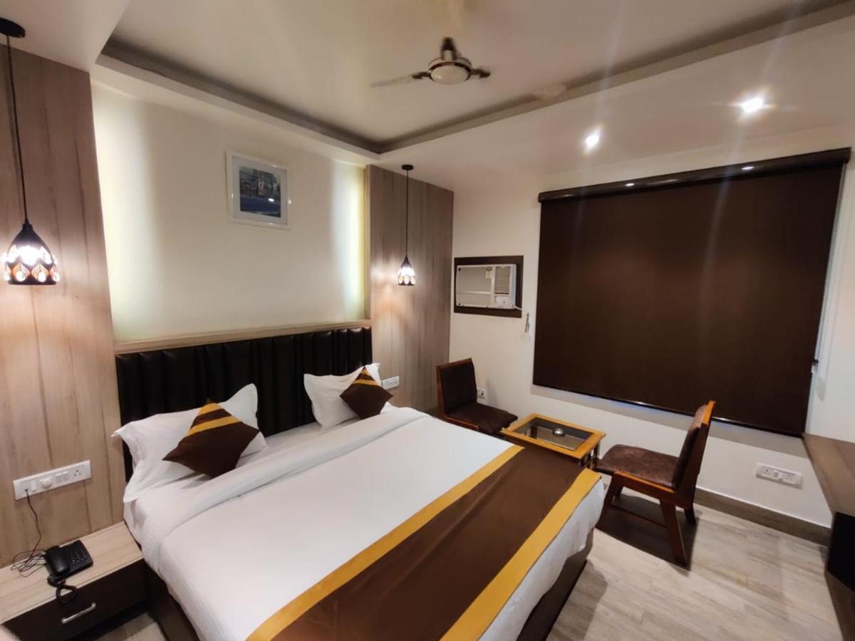 Hotel D Silverleaf Лакнау Екстериор снимка