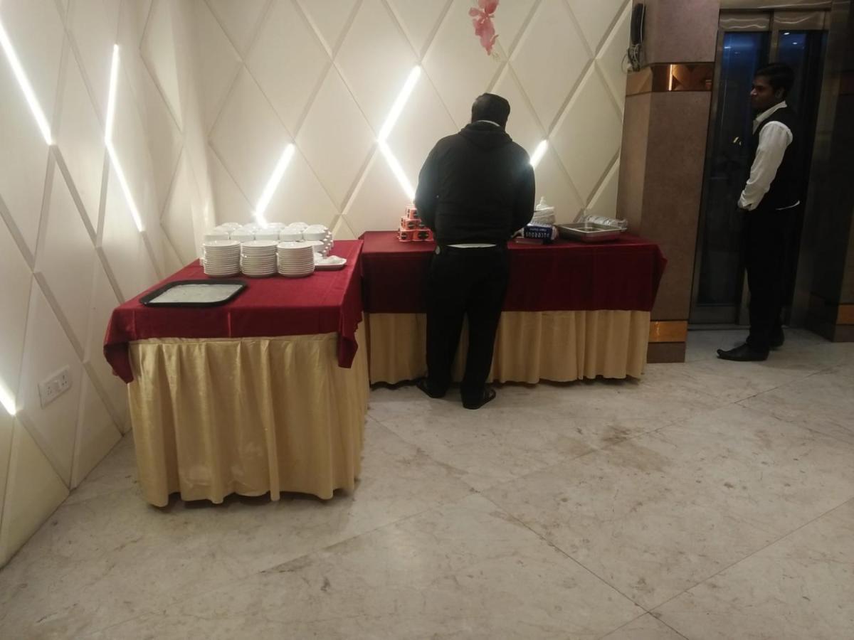 Hotel D Silverleaf Лакнау Екстериор снимка