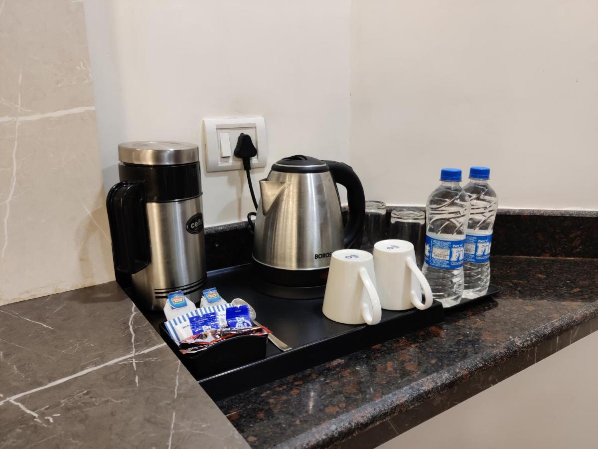 Hotel D Silverleaf Лакнау Екстериор снимка