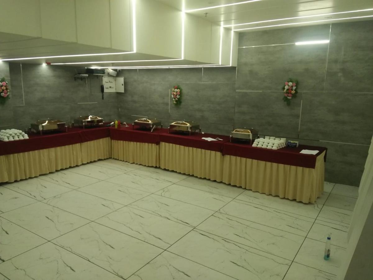 Hotel D Silverleaf Лакнау Екстериор снимка
