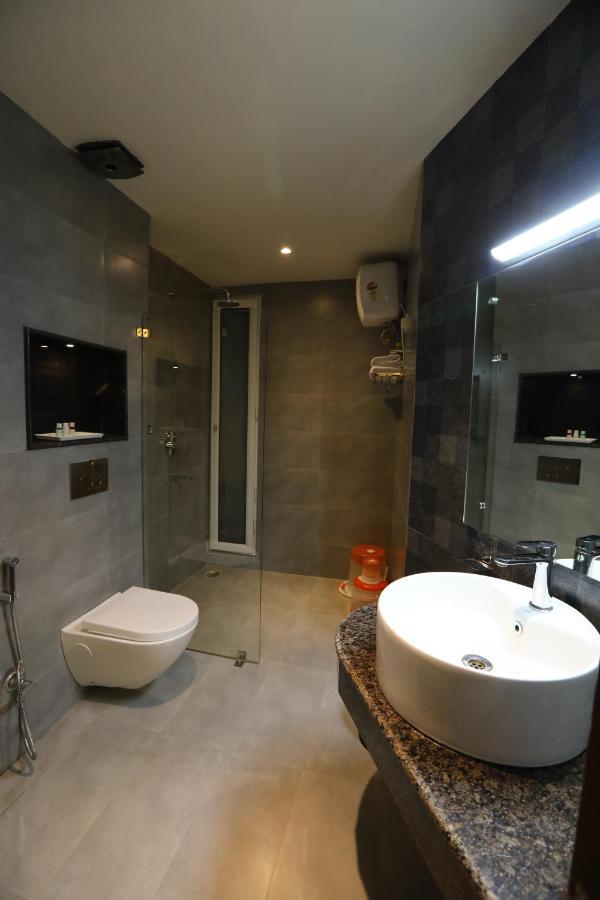 Hotel D Silverleaf Лакнау Екстериор снимка